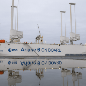 Le cargo hybride Canopée en route pour la mission Amazon Leo